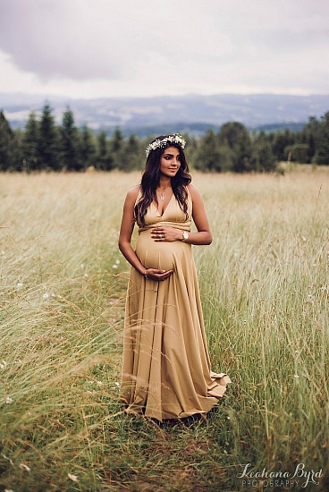 Moody Oregon Spring Maternity & Family Portrait